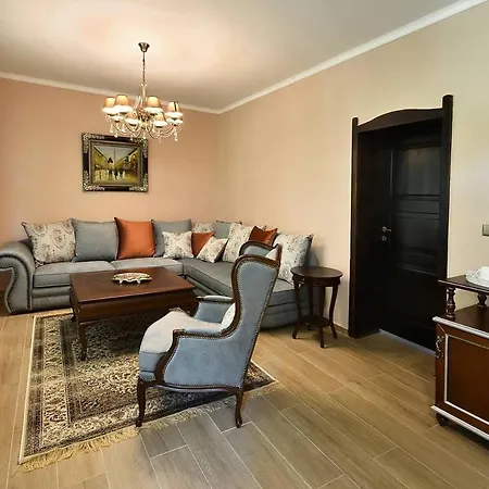 Queen Maria Hotel 3*